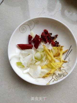 豆皮炒白菜的做法步骤：3