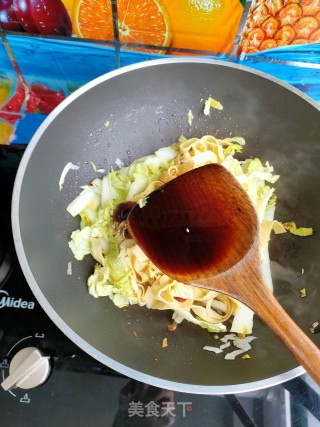 豆皮炒白菜的做法步骤：9