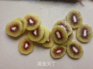 猕猴桃哈蜜瓜果盘的做法步骤：7