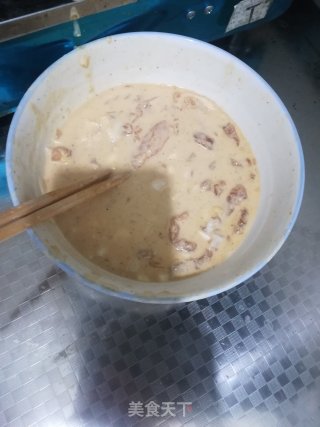 外酥里嫩炸里脊的做法步骤：1