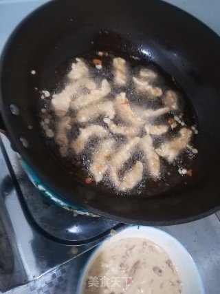 外酥里嫩炸里脊的做法步骤：2