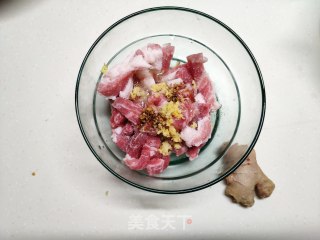 快手糖醋里脊的做法步骤：2