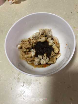 粉蒸豌豆肥肠的做法步骤：2