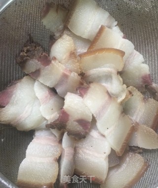 青豆炒腊肉的做法步骤：2