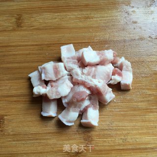 青椒炒腐竹的做法步骤：1