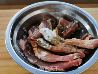 香煎牛仔骨的做法步骤：2