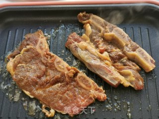 香煎牛仔骨的做法步骤：4