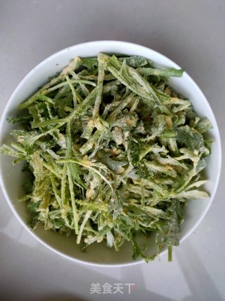 粉蒸茼蒿的做法步骤：4