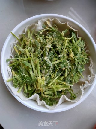 粉蒸茼蒿的做法步骤：5