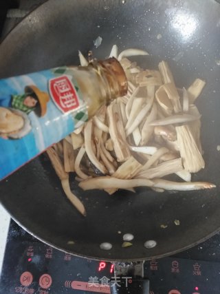 腐竹炒双菇的做法步骤：7