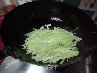 牛肉炒莴笋丝的做法步骤：6