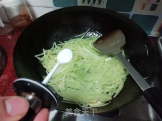 牛肉炒莴笋丝的做法步骤：7