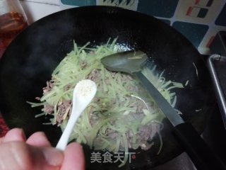 牛肉炒莴笋丝的做法步骤：9