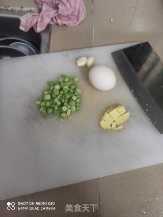 夜宵，四季豆炒饭的做法步骤：1