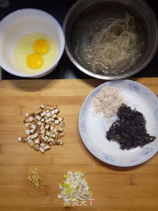 海味鸡蛋汤的做法步骤：1