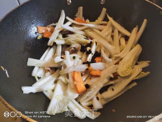 五花肉炒白菜梗的做法步骤：5