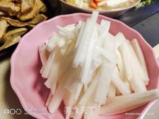 五花肉片烧萝卜段的做法步骤：3