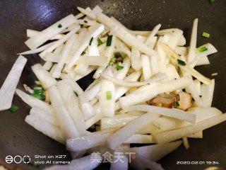 五花肉片烧萝卜段的做法步骤：5