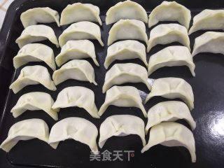 荠菜饺子的做法步骤：8