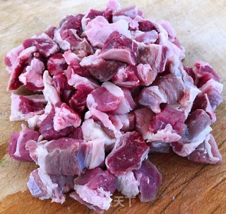 老坛酸菜牛肉面的做法步骤：2