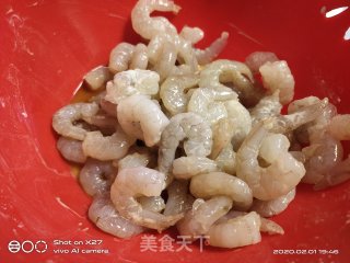 青葱虾仁的做法步骤：1