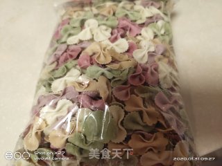 牛腩萝卜蝴蝶面的做法步骤：2