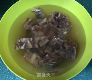 羊蝎子青萝卜汤的做法步骤：1