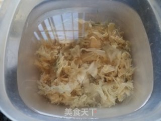 冬菜豉汁蒸罗非鱼的做法步骤：1