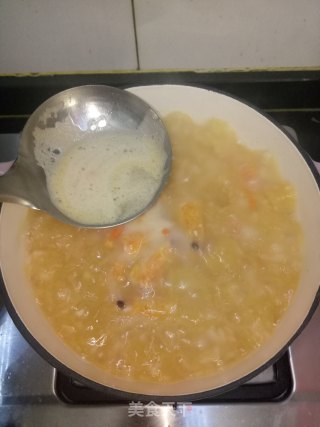 海鸭蛋鲜虾粥的做法步骤：6