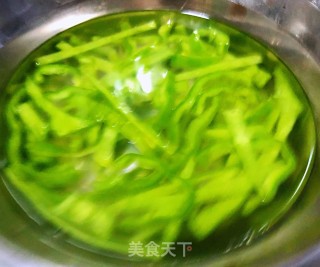 爆炒猪耳朵的做法步骤：4