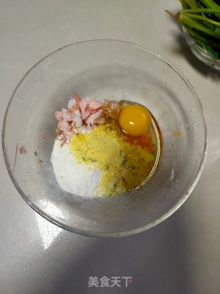 西葫芦虾仁饼的做法步骤：6