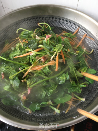 “清肠食谱”腊八蒜麻汁菠菜的做法步骤：3