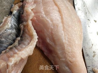 香酥鮰鱼块的做法步骤：1