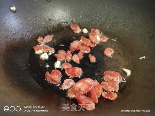 香肠丁炒花菜的做法步骤：2