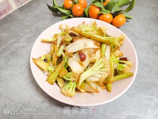 香肠丁炒花菜的做法步骤：5