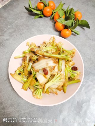 香肠丁炒花菜的做法步骤：6