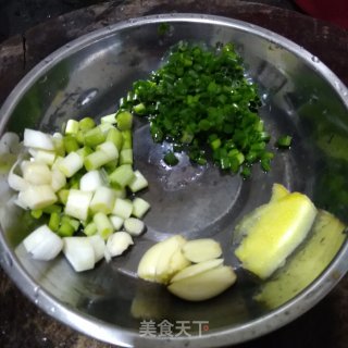 原味焖青鱼的做法步骤：2