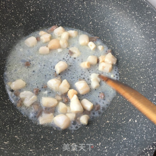 鲜贝韭菜热汤面的做法步骤：9