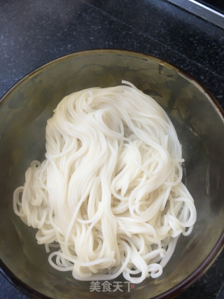 鲜贝韭菜热汤面的做法步骤：19