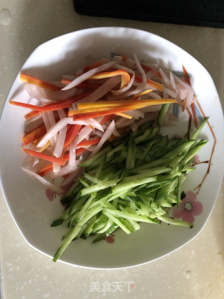 黄瓜清炒泡菜丝的做法步骤：1