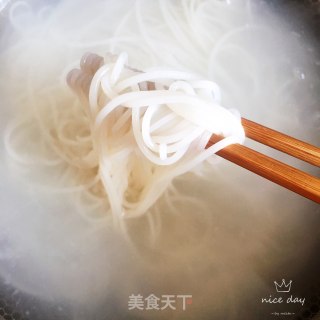素炒米线的做法步骤：2