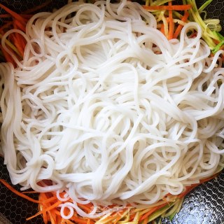 素炒米线的做法步骤：8
