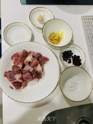 豆豉蒸排骨的做法步骤：1