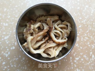 红椒素鳝丝的做法步骤：2