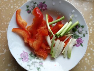 红椒素鳝丝的做法步骤：5