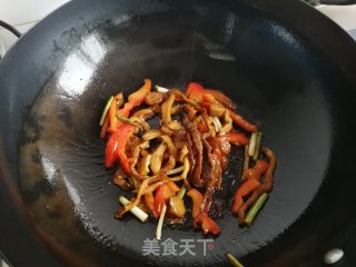 红椒素鳝丝的做法步骤：7