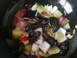 洋葱木耳炒莴笋的做法步骤：6
