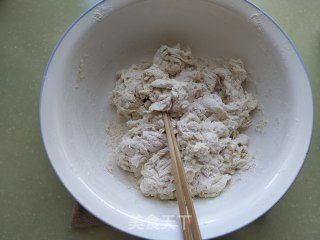 盘丝花卷的做法步骤：2