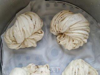 盘丝花卷的做法步骤：15