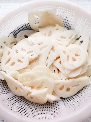 炝炒藕片的做法步骤：2